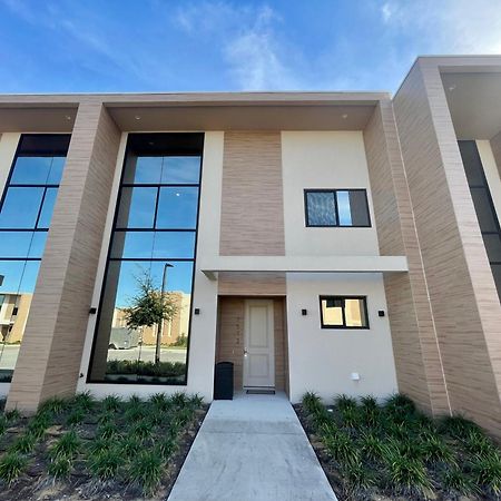 Luxury Home In Orlando With Private Hot Tub - 7 Min From Disney Parks - 3 Bedrooms And 4 Bathrooms! Екстериор снимка