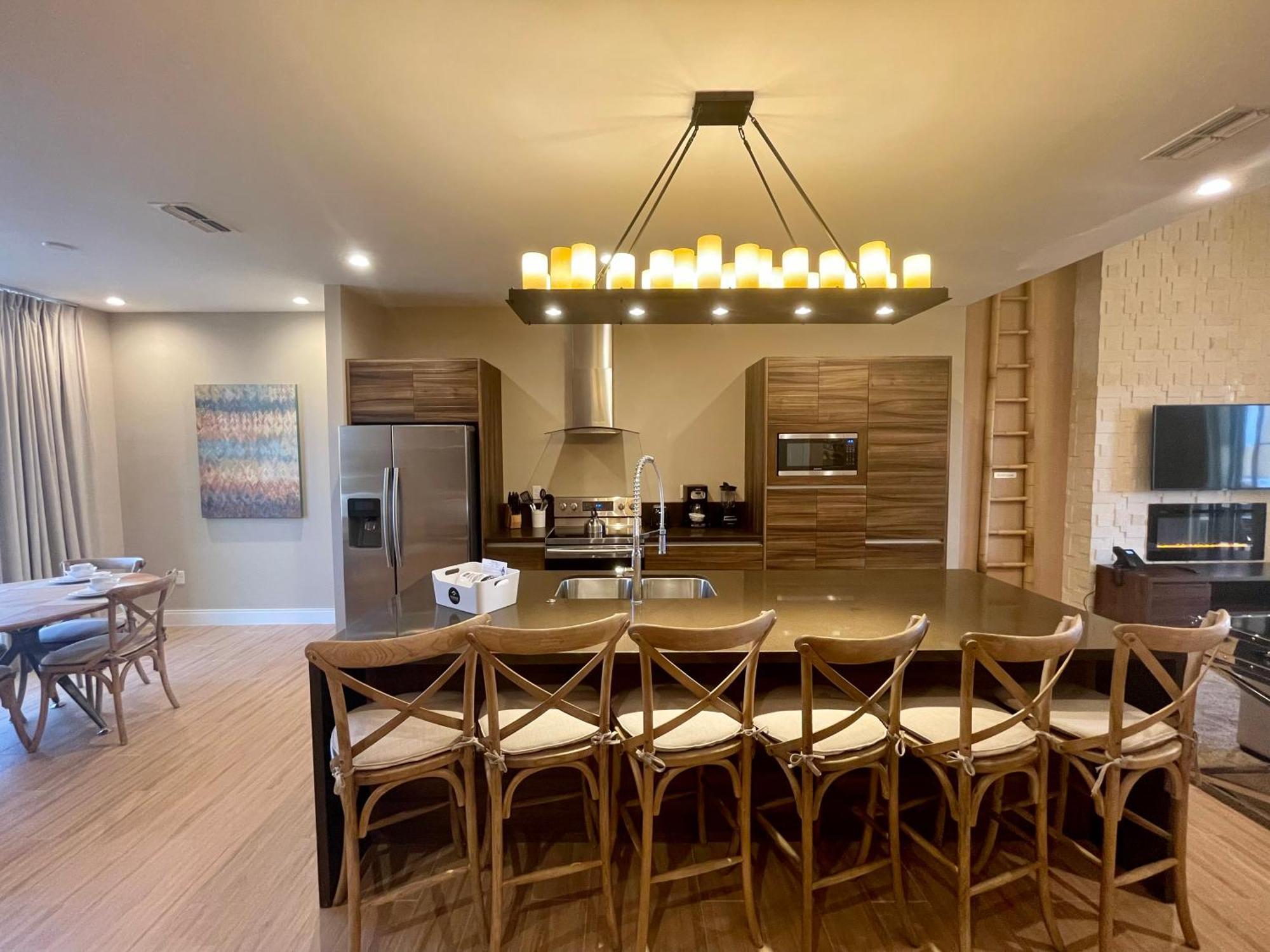 Luxury Home In Orlando With Private Hot Tub - 7 Min From Disney Parks - 3 Bedrooms And 4 Bathrooms! Екстериор снимка