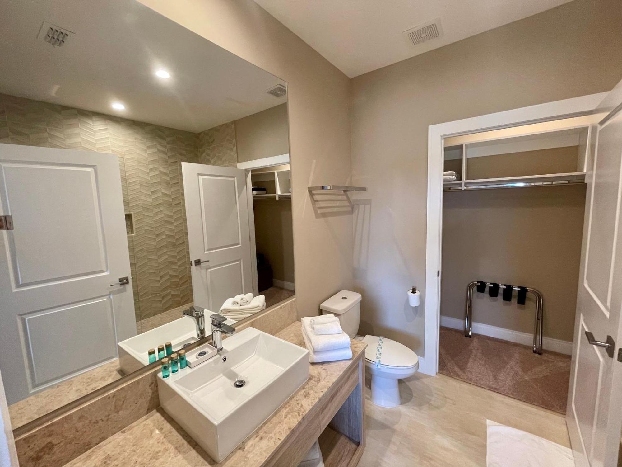 Luxury Home In Orlando With Private Hot Tub - 7 Min From Disney Parks - 3 Bedrooms And 4 Bathrooms! Екстериор снимка
